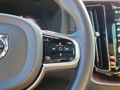 2023 Volvo XC60 Ultimate Dark Theme