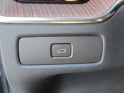 2023 Volvo XC60 Ultimate Dark Theme