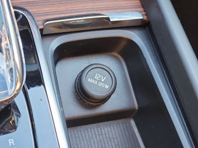 2023 Volvo XC60 Ultimate Dark Theme