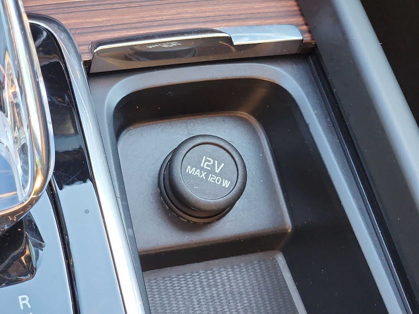 2023 Volvo XC60 Ultimate Dark Theme