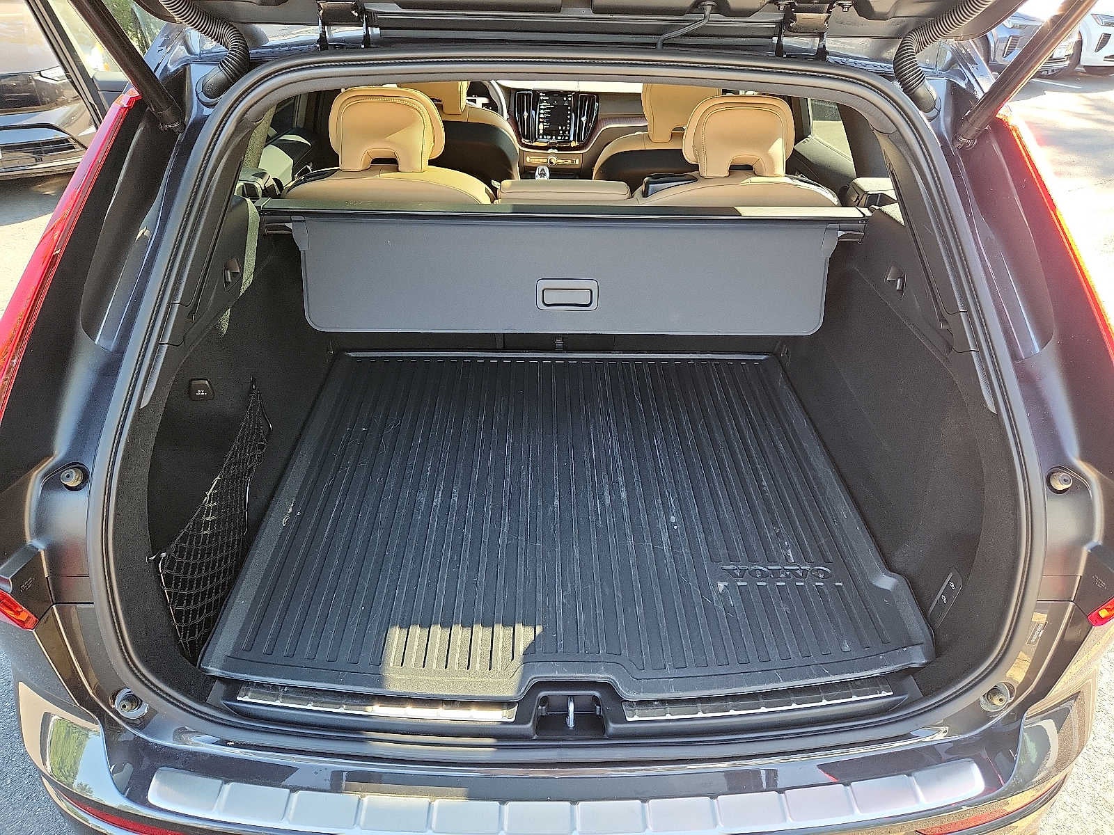 2023 Volvo XC60 Ultimate Dark Theme