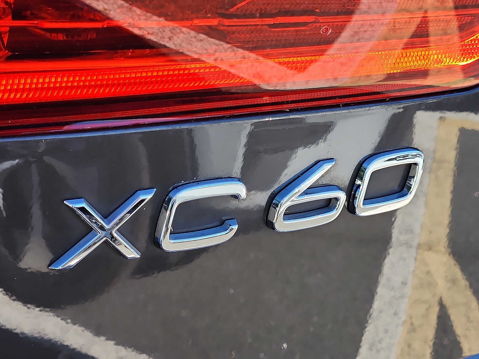 2023 Volvo XC60 Ultimate Dark Theme