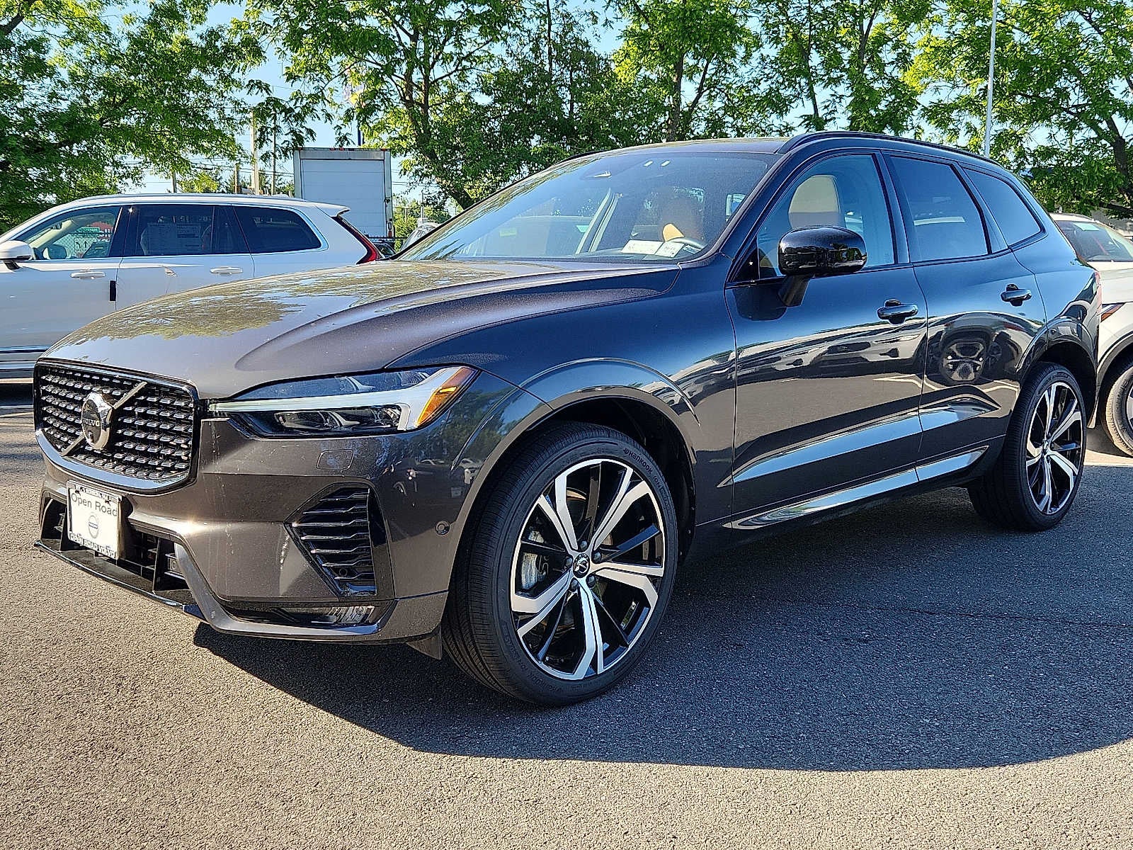 2023 Volvo XC60 Ultimate Dark Theme