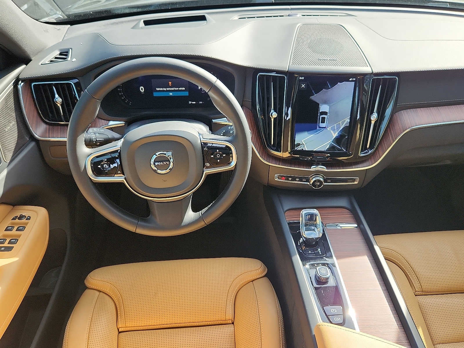 2023 Volvo XC60 Ultimate Dark Theme