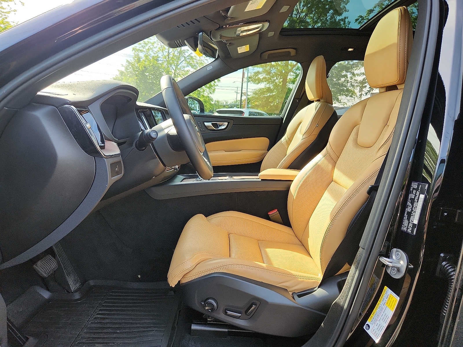 2023 Volvo XC60 Ultimate Dark Theme