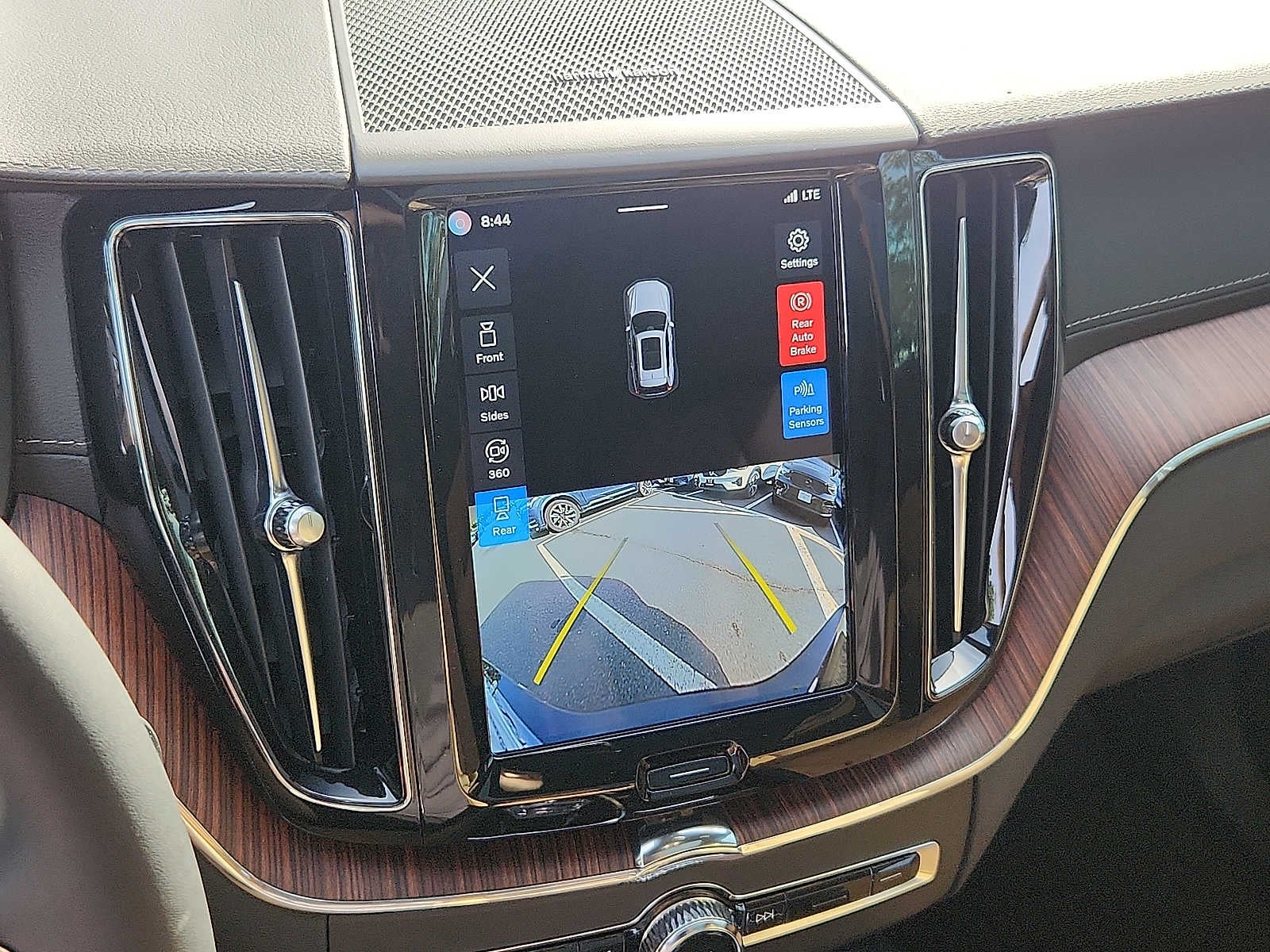 2023 Volvo XC60 Ultimate Dark Theme