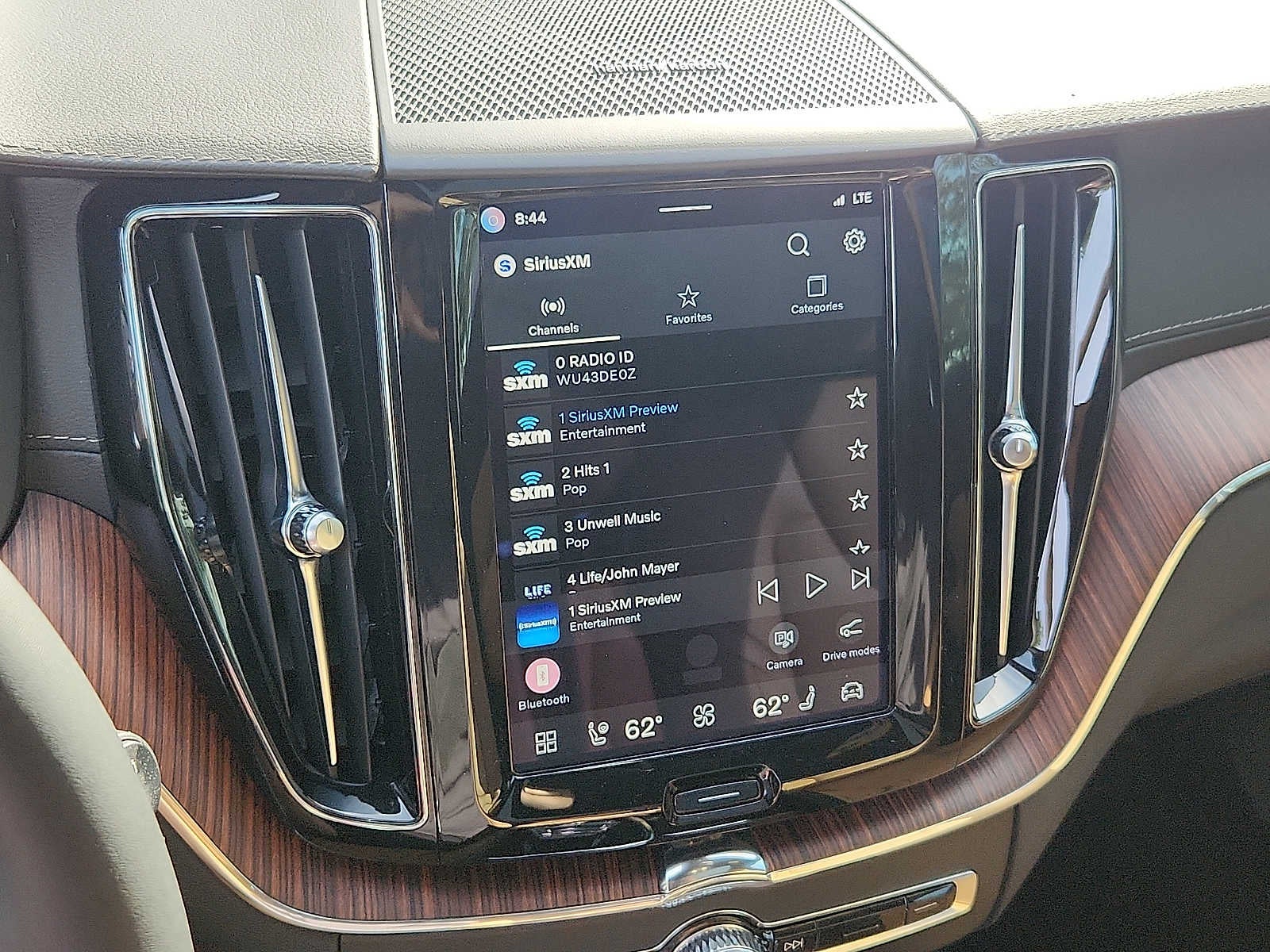 2023 Volvo XC60 Ultimate Dark Theme