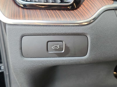 2023 Volvo XC60 Ultimate Dark Theme