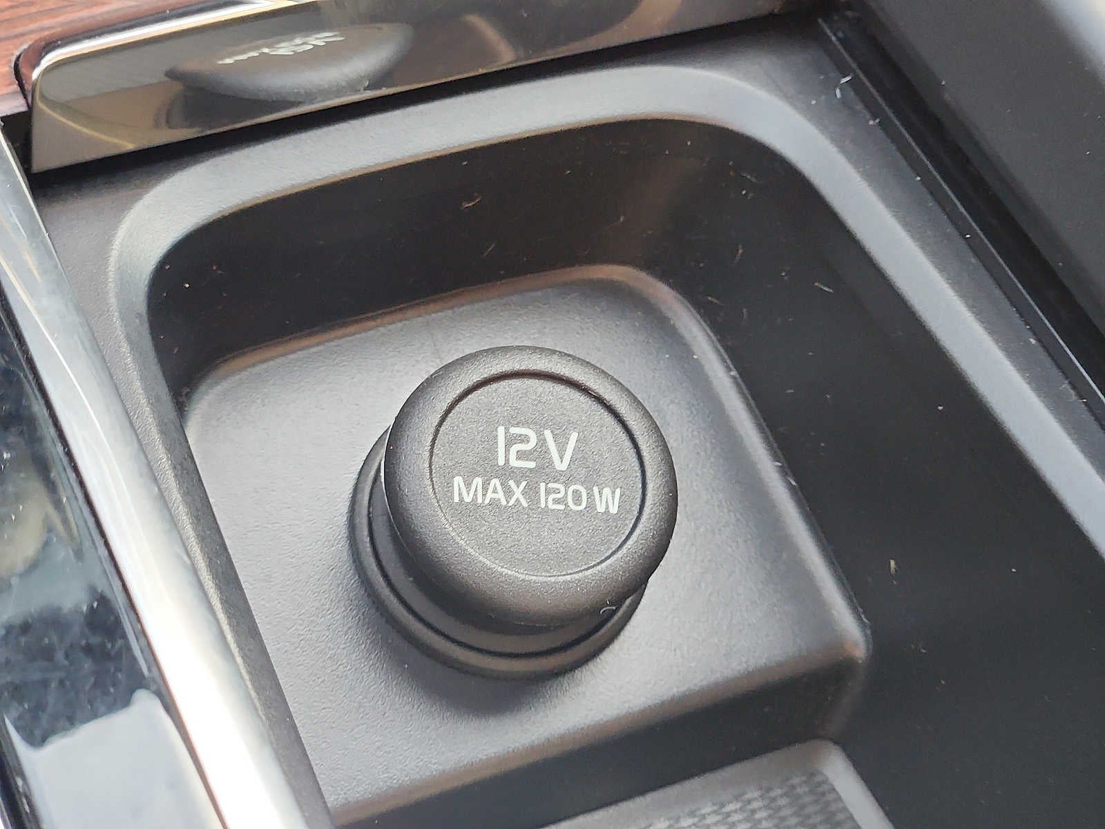 2023 Volvo XC60 Ultimate Dark Theme