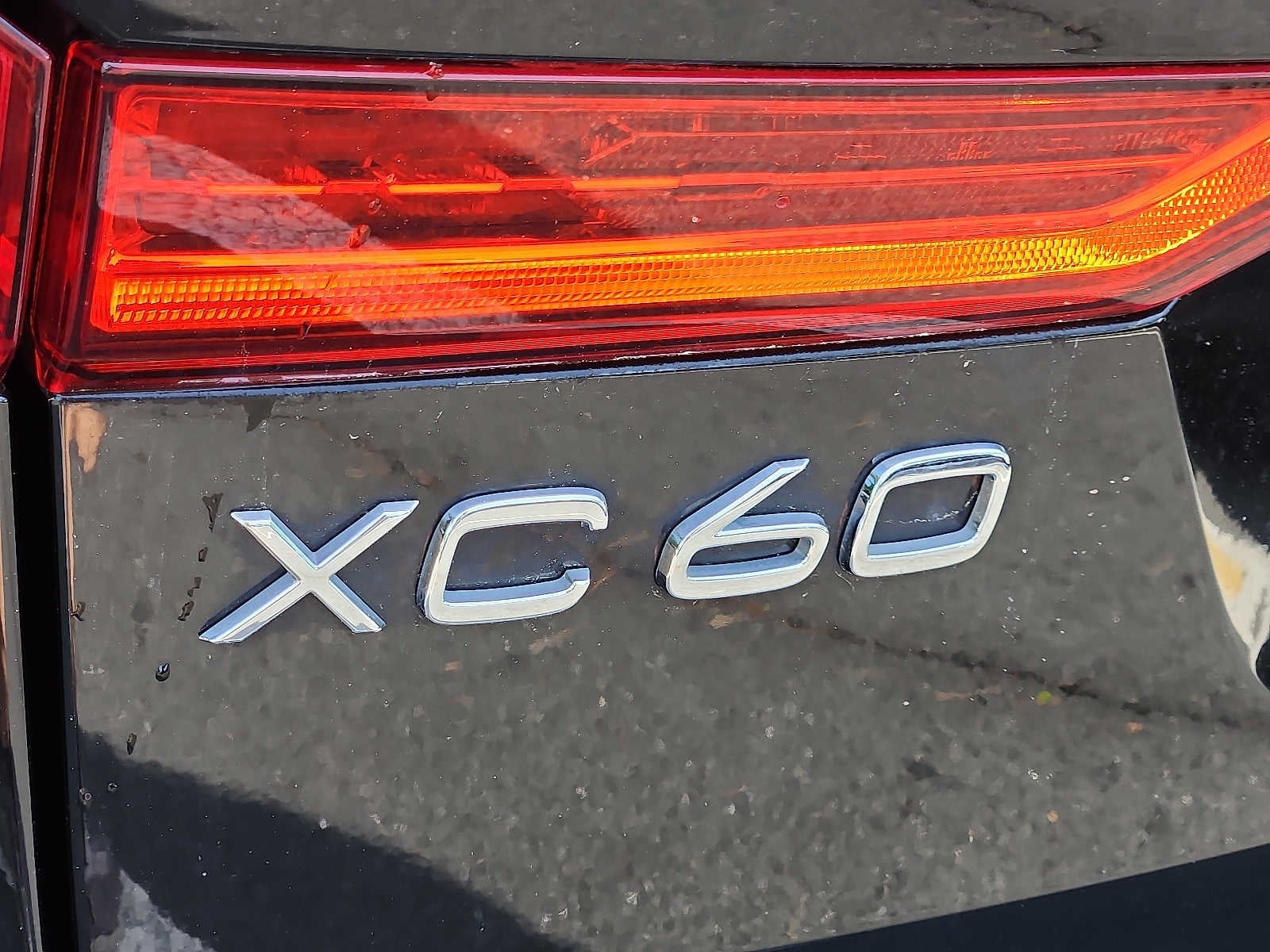 2023 Volvo XC60 Ultimate Dark Theme