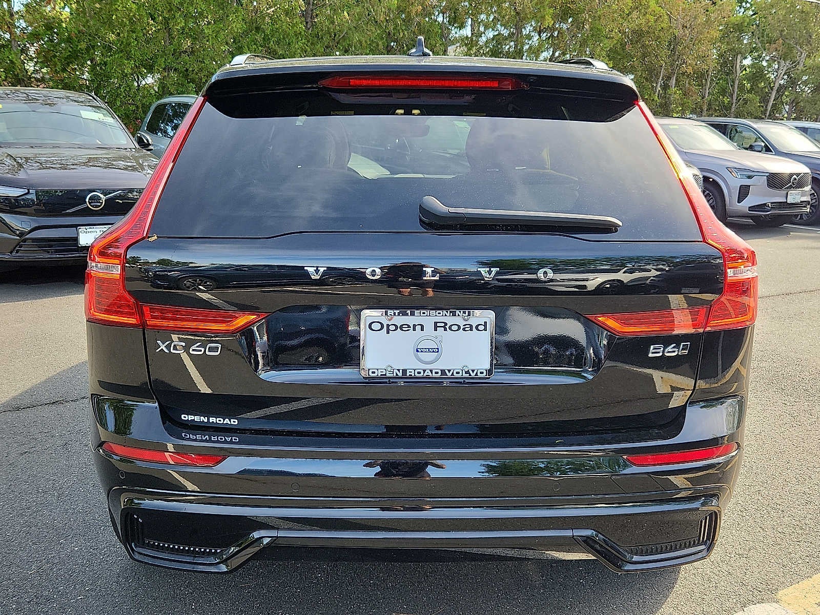 2023 Volvo XC60 Ultimate Dark Theme