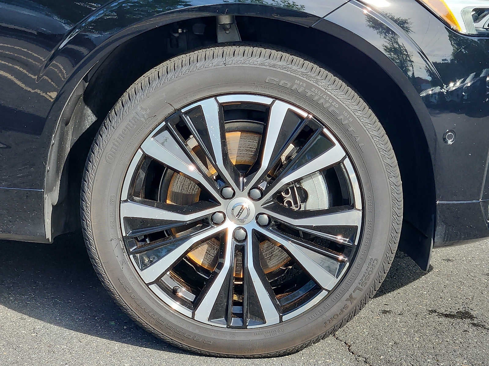 2023 Volvo XC60 Ultimate Dark Theme