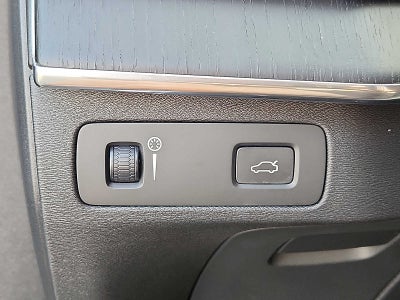 2020 Volvo XC90 Momentum