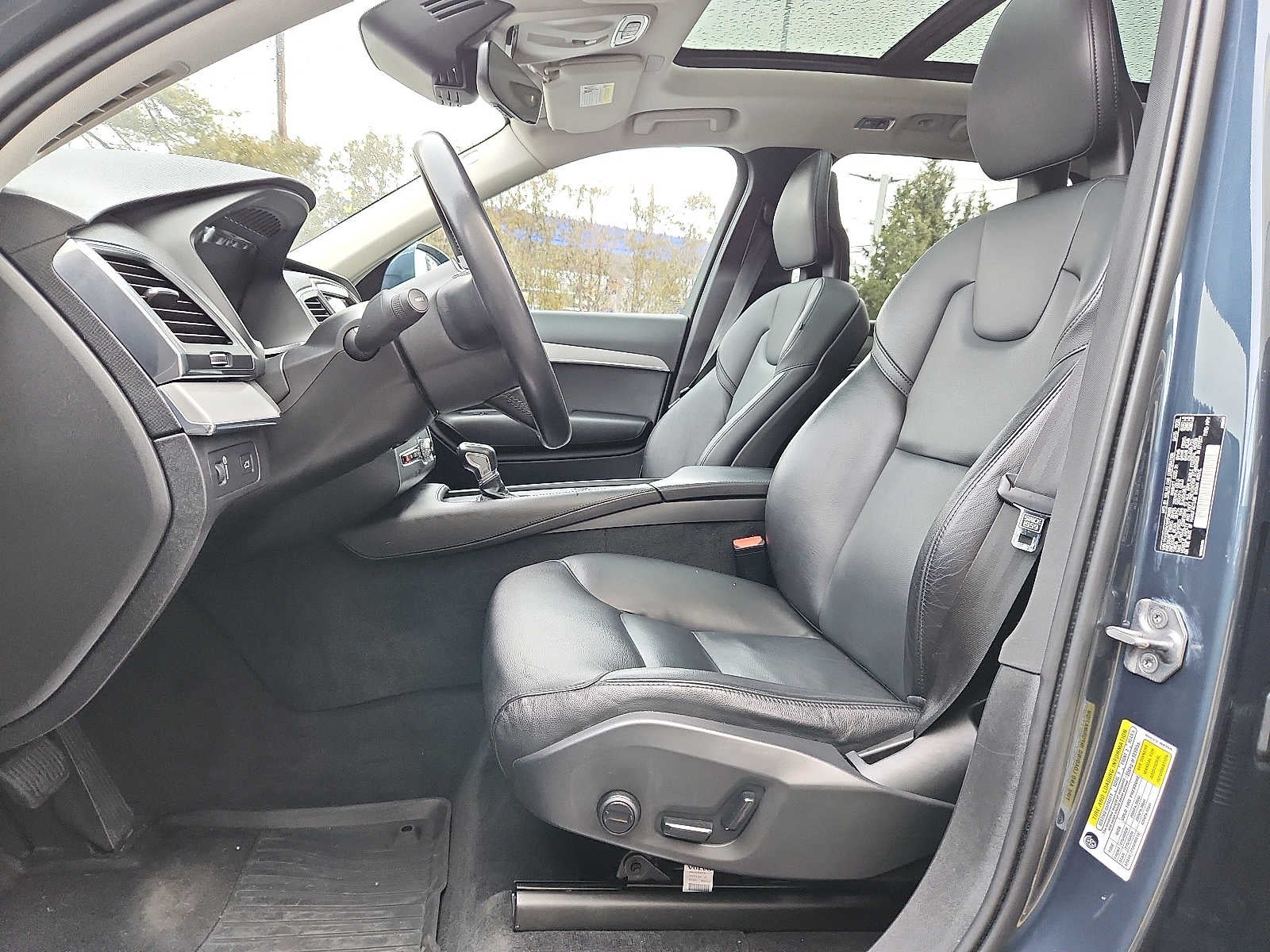 2021 Volvo XC90 Momentum