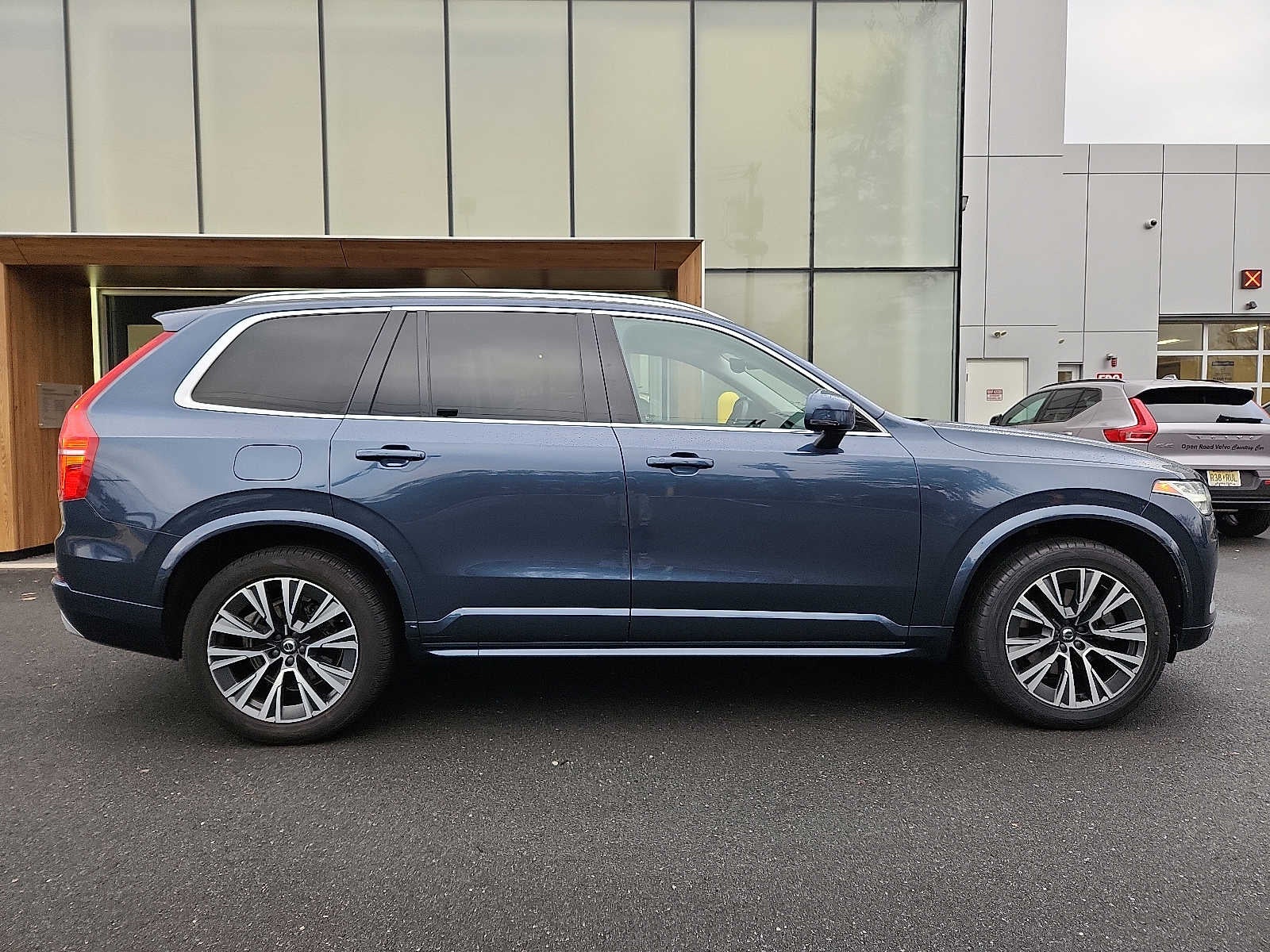 2021 Volvo XC90 Momentum