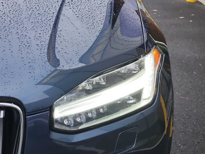 2021 Volvo XC90 Momentum