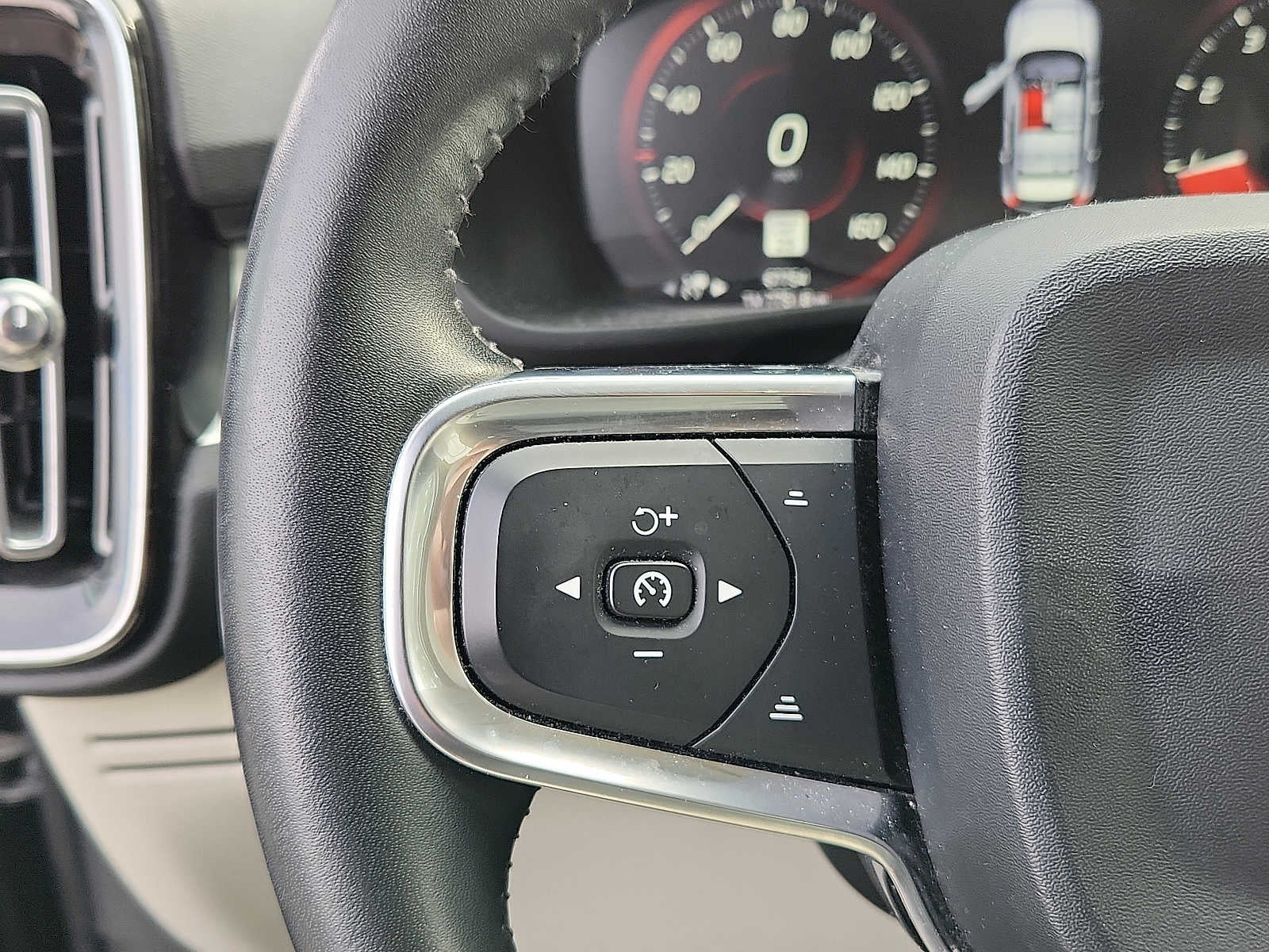 2019 Volvo XC40 Momentum