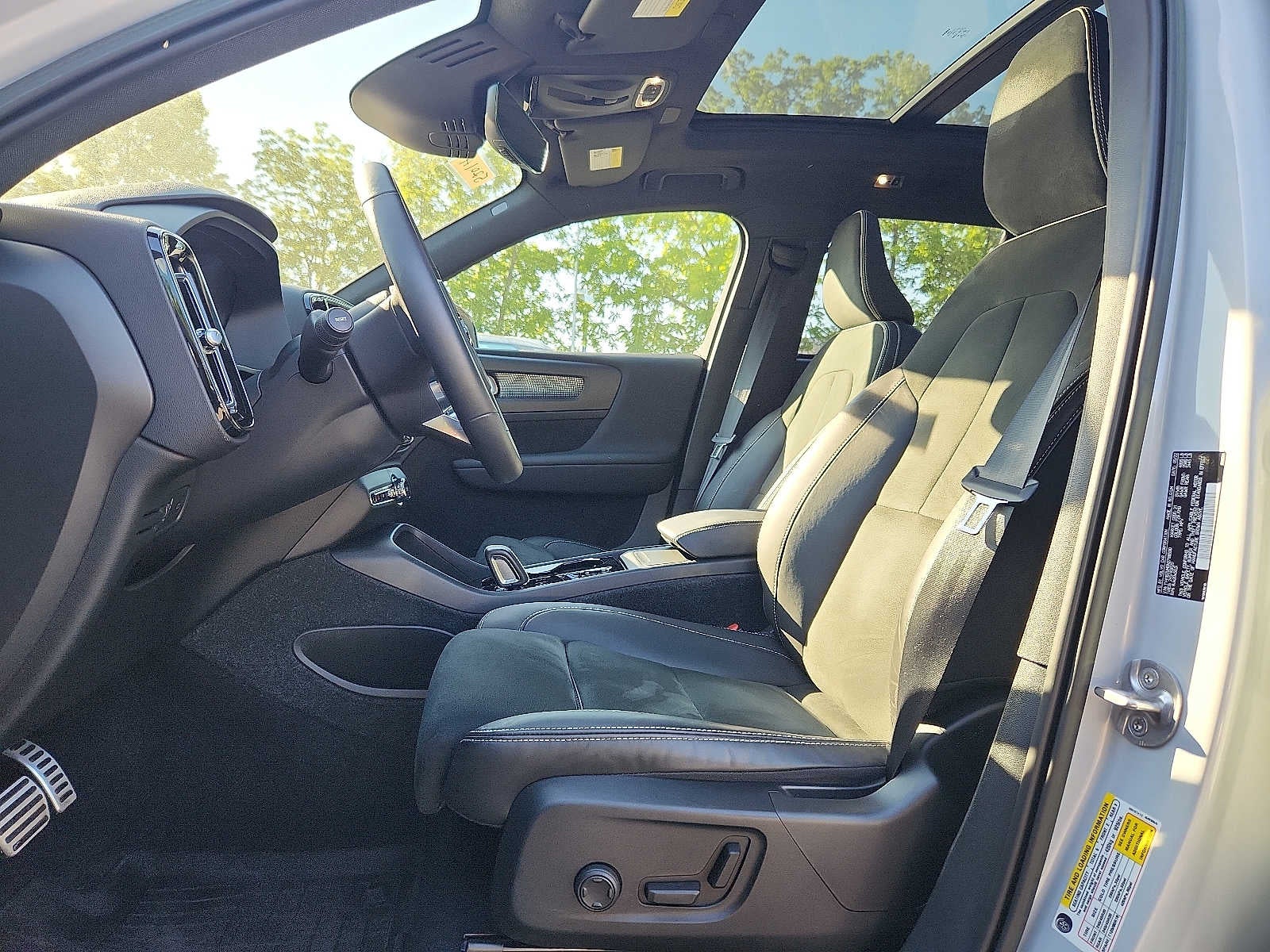 2022 Volvo XC40 R-Design