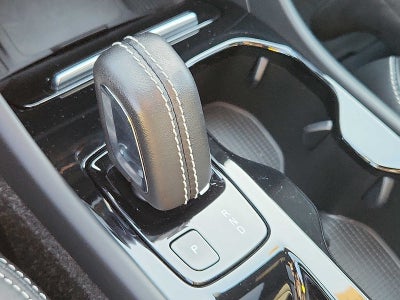2022 Volvo XC40 R-Design