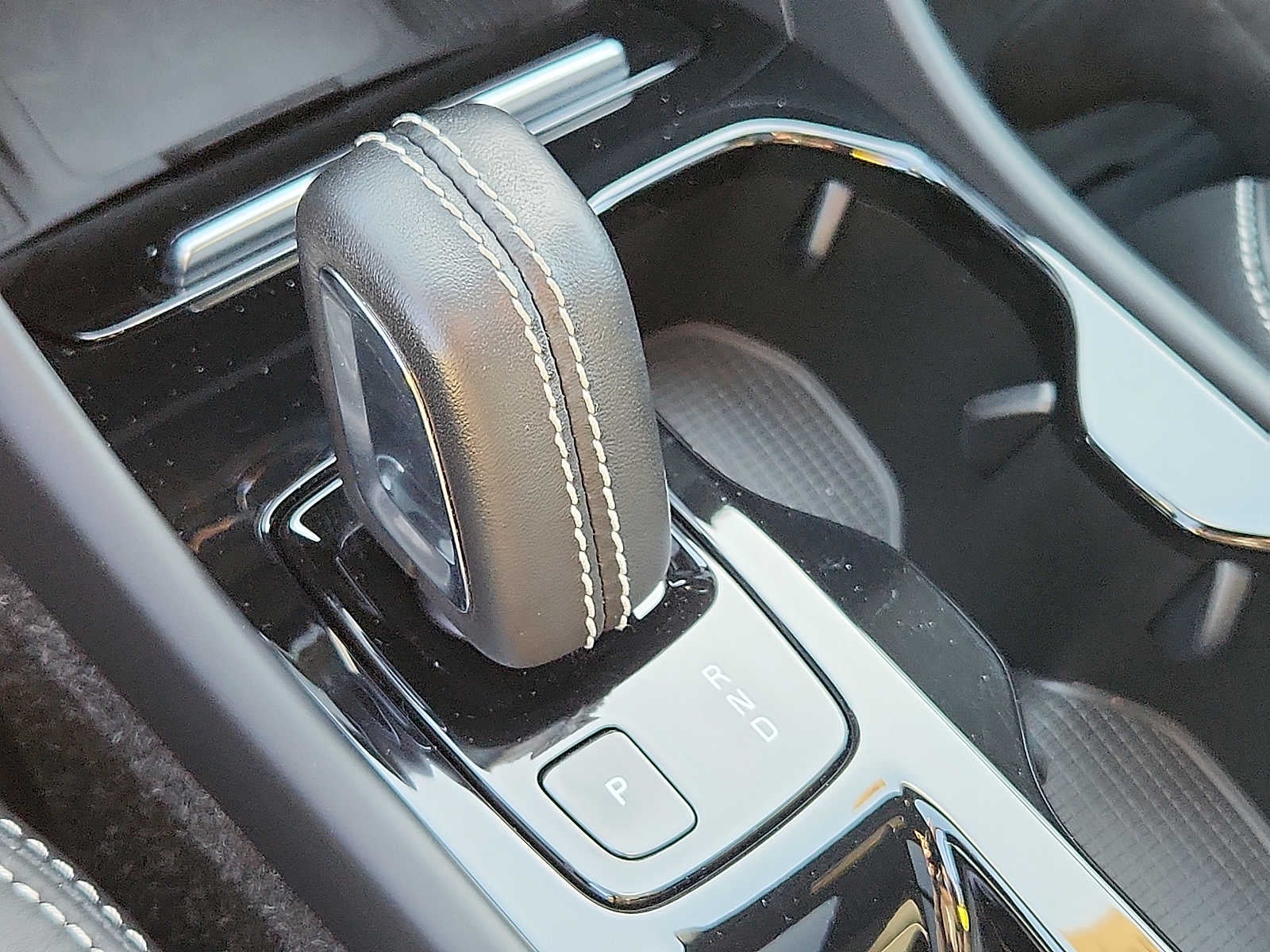 2022 Volvo XC40 R-Design