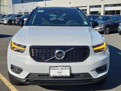 2022 Volvo XC40 R-Design