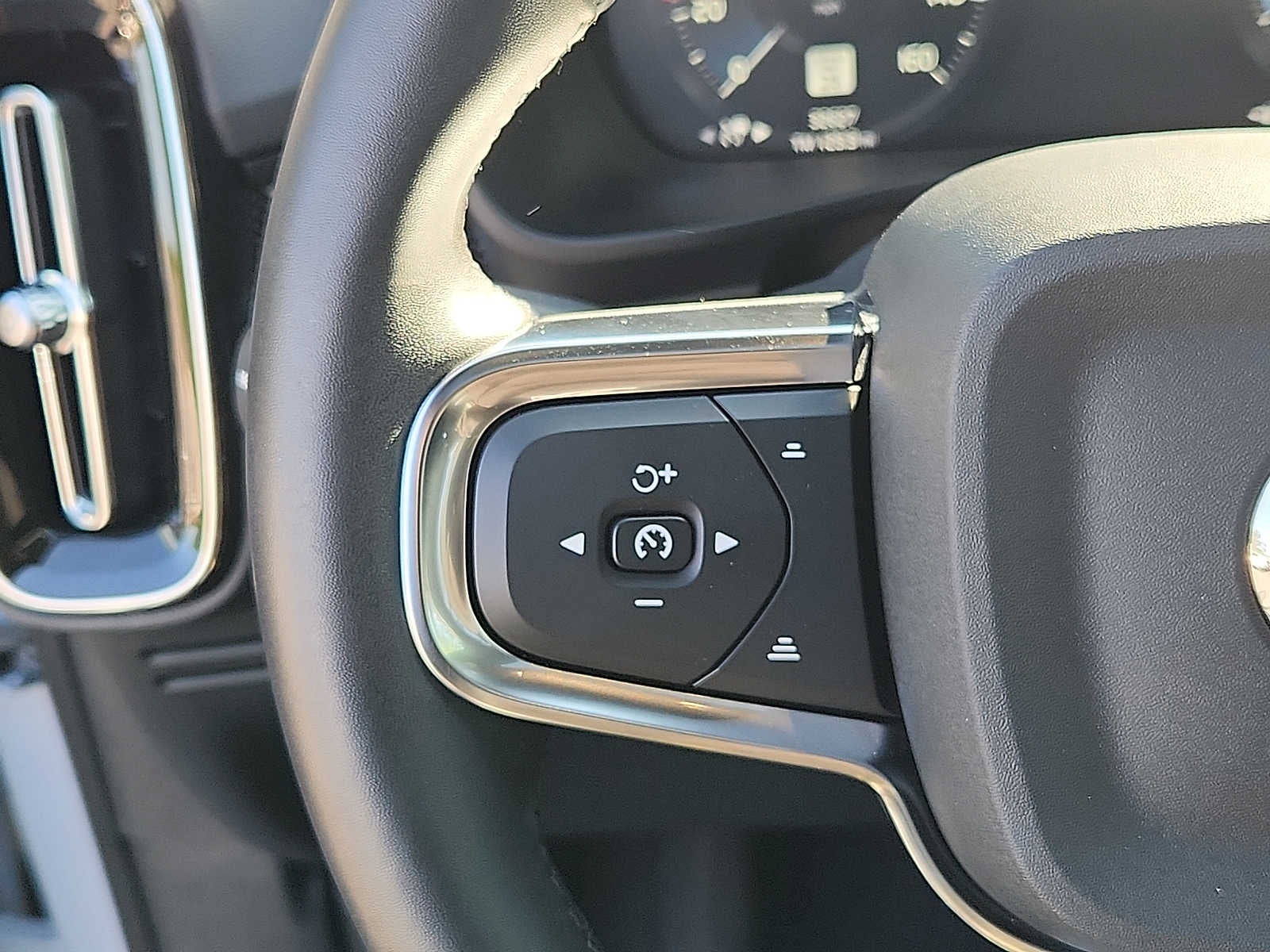 2022 Volvo XC40 R-Design