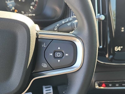 2022 Volvo XC40 R-Design