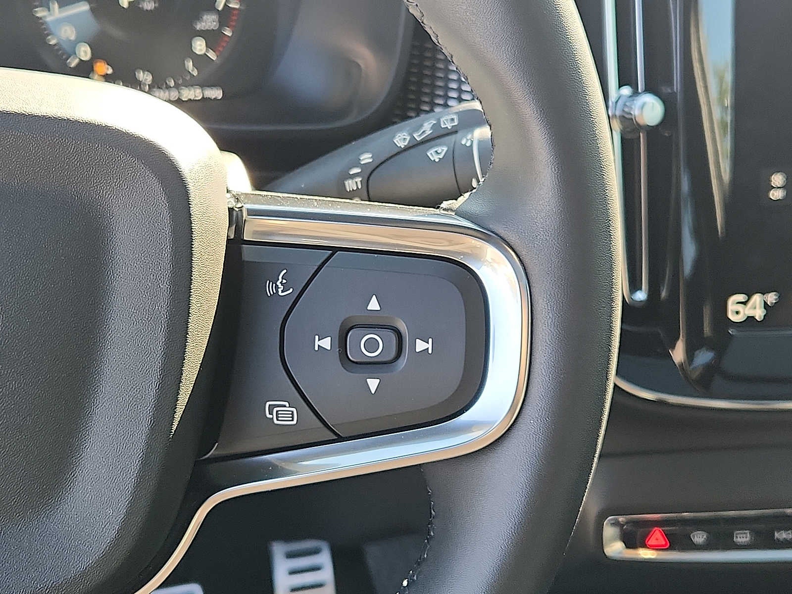 2022 Volvo XC40 R-Design
