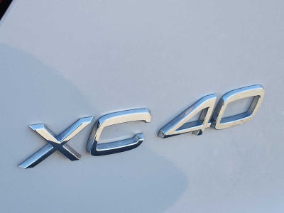 2022 Volvo XC40 R-Design