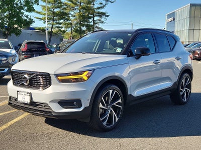 2022 Volvo XC40 R-Design
