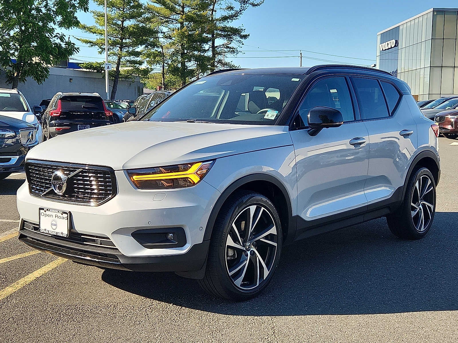2022 Volvo XC40 R-Design