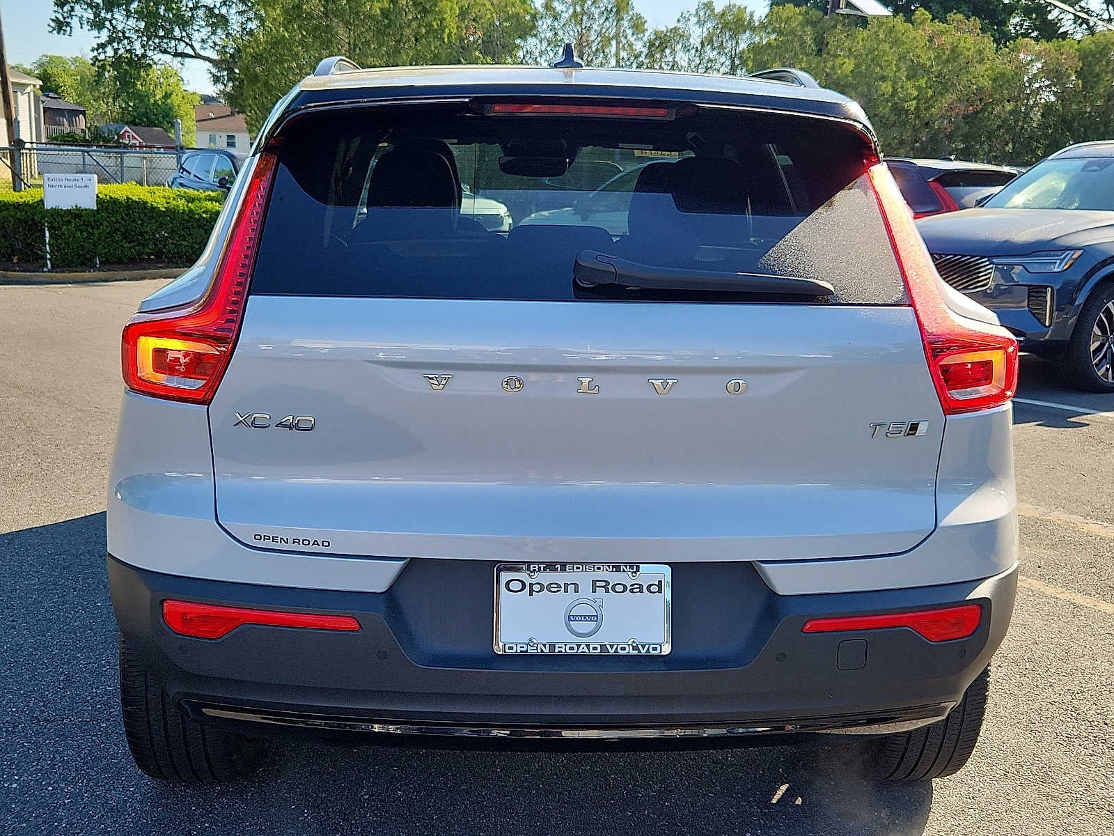 2022 Volvo XC40 R-Design