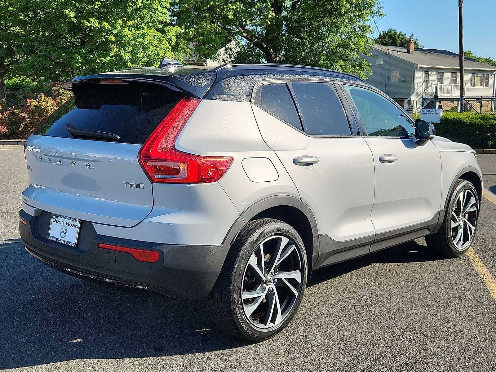 2022 Volvo XC40 R-Design
