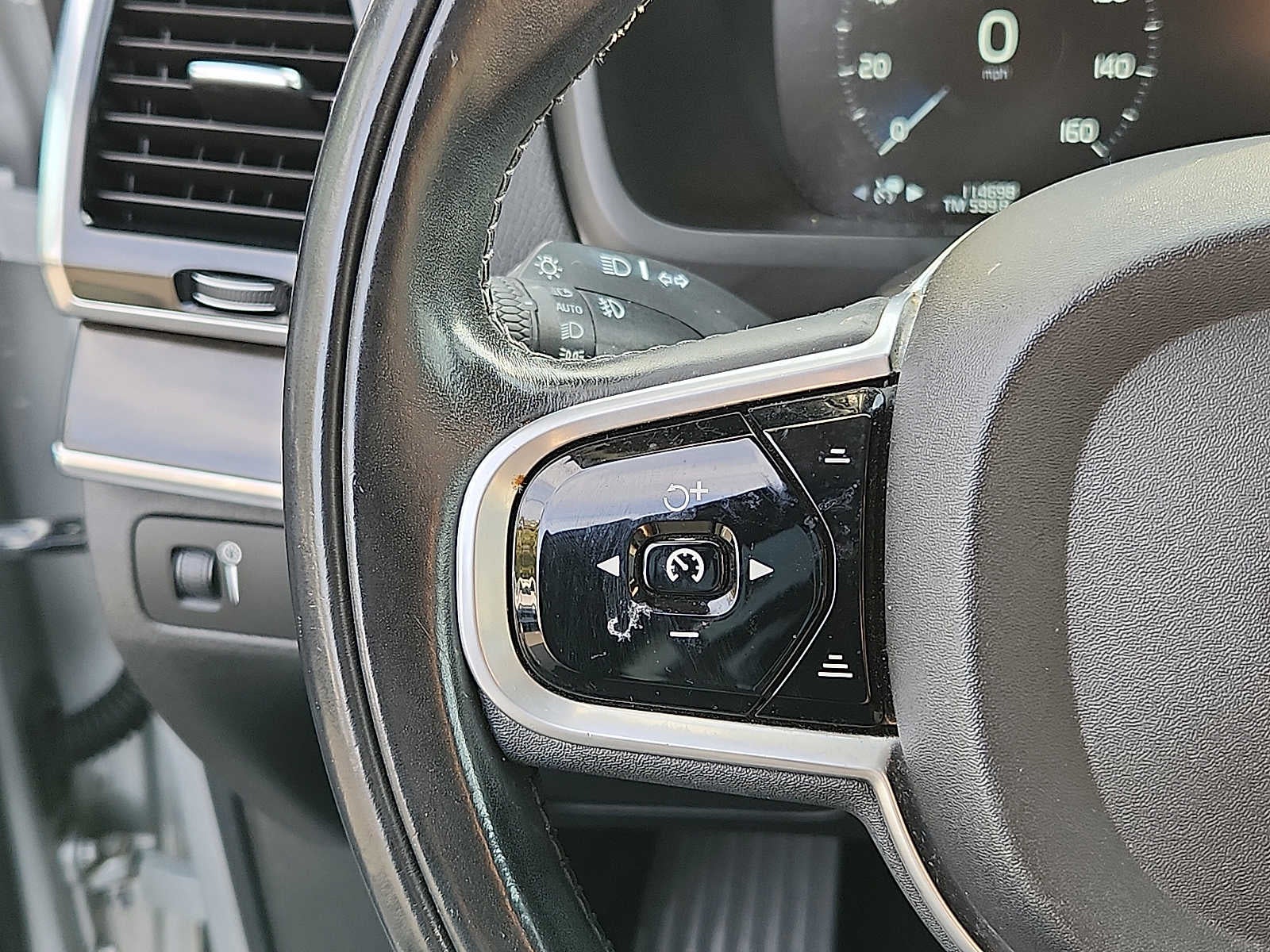 2018 Volvo XC90 Momentum