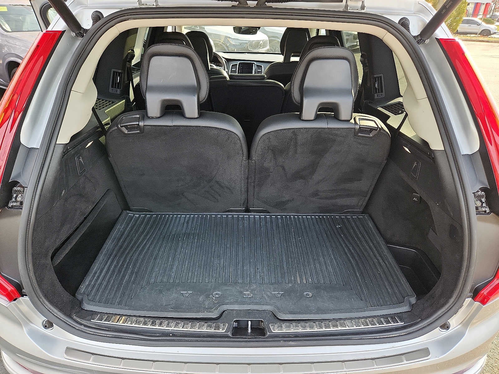 2018 Volvo XC90 Momentum