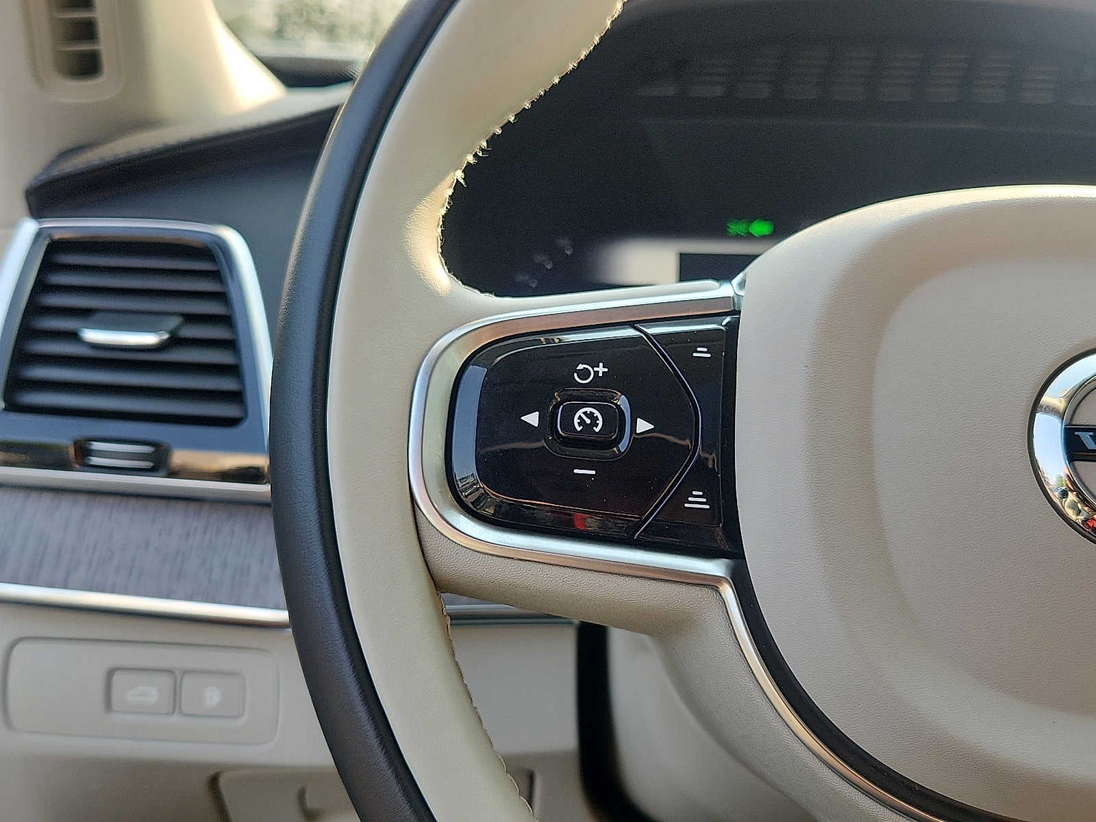 2023 Volvo XC90 Recharge Plug-In Hybrid Ultimate