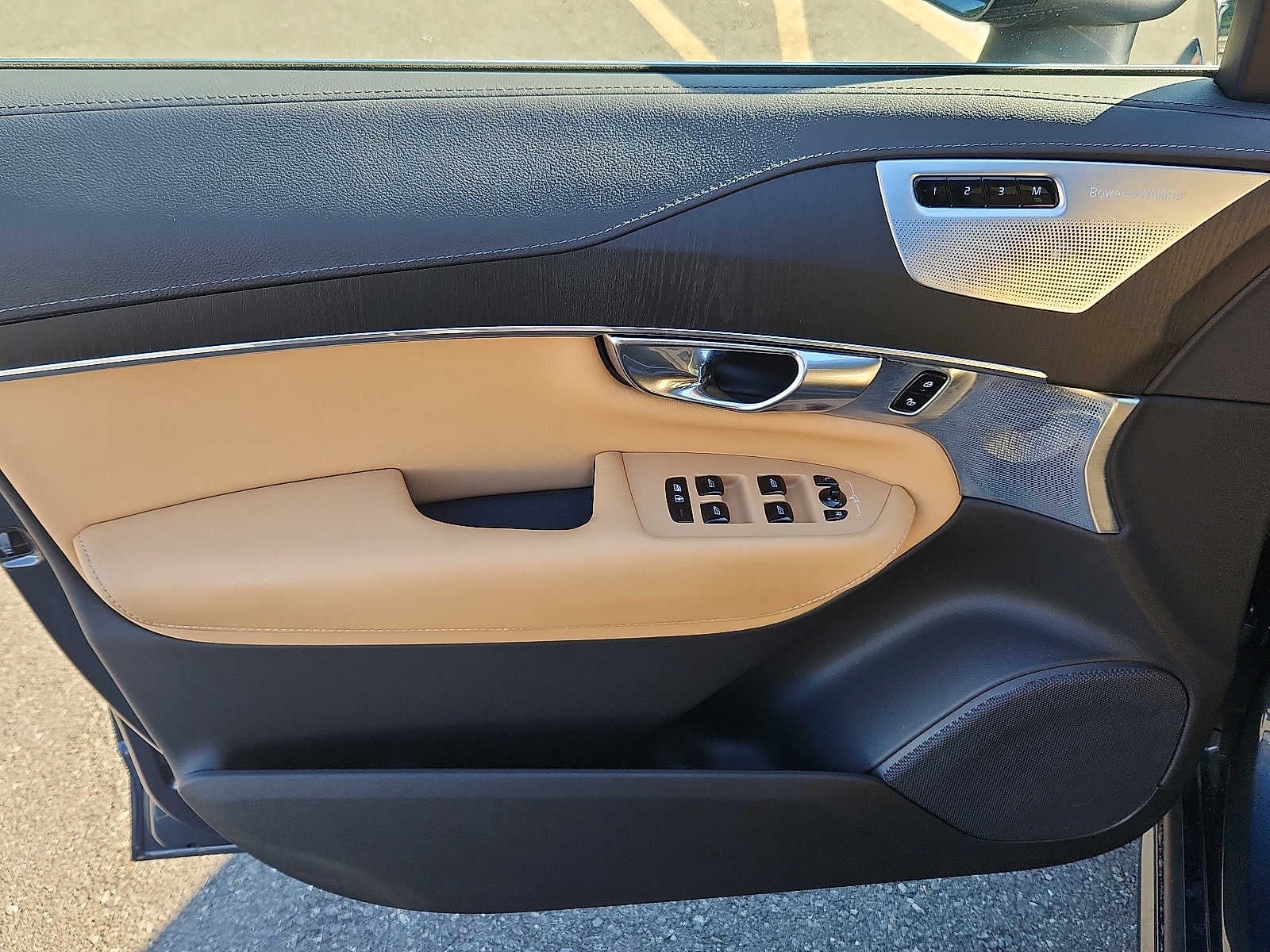 2023 Volvo XC90 Recharge Plug-In Hybrid Ultimate Bright Theme