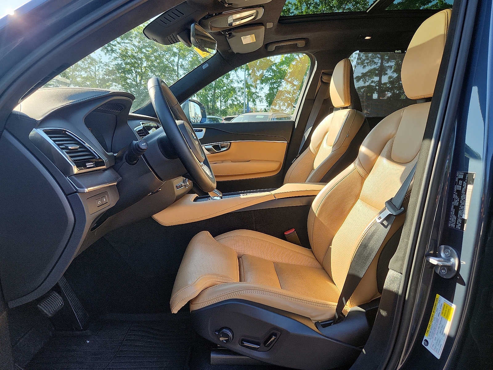 2023 Volvo XC90 Recharge Plug-In Hybrid Ultimate Bright Theme