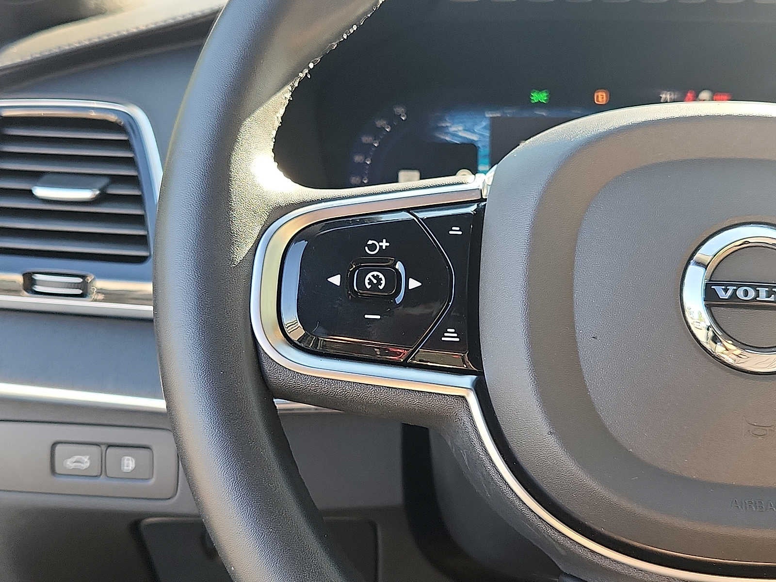 2023 Volvo XC90 Recharge Plug-In Hybrid Ultimate Bright Theme