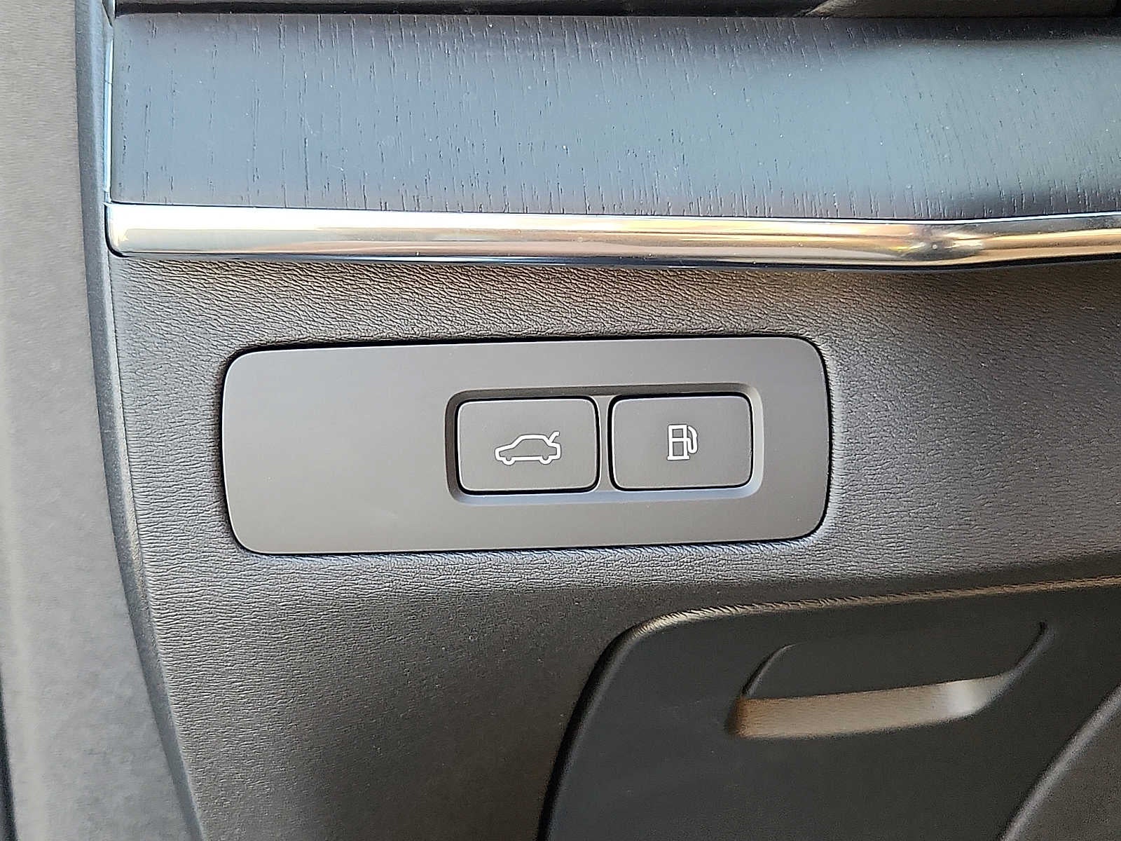 2023 Volvo XC90 Recharge Plug-In Hybrid Ultimate Bright Theme