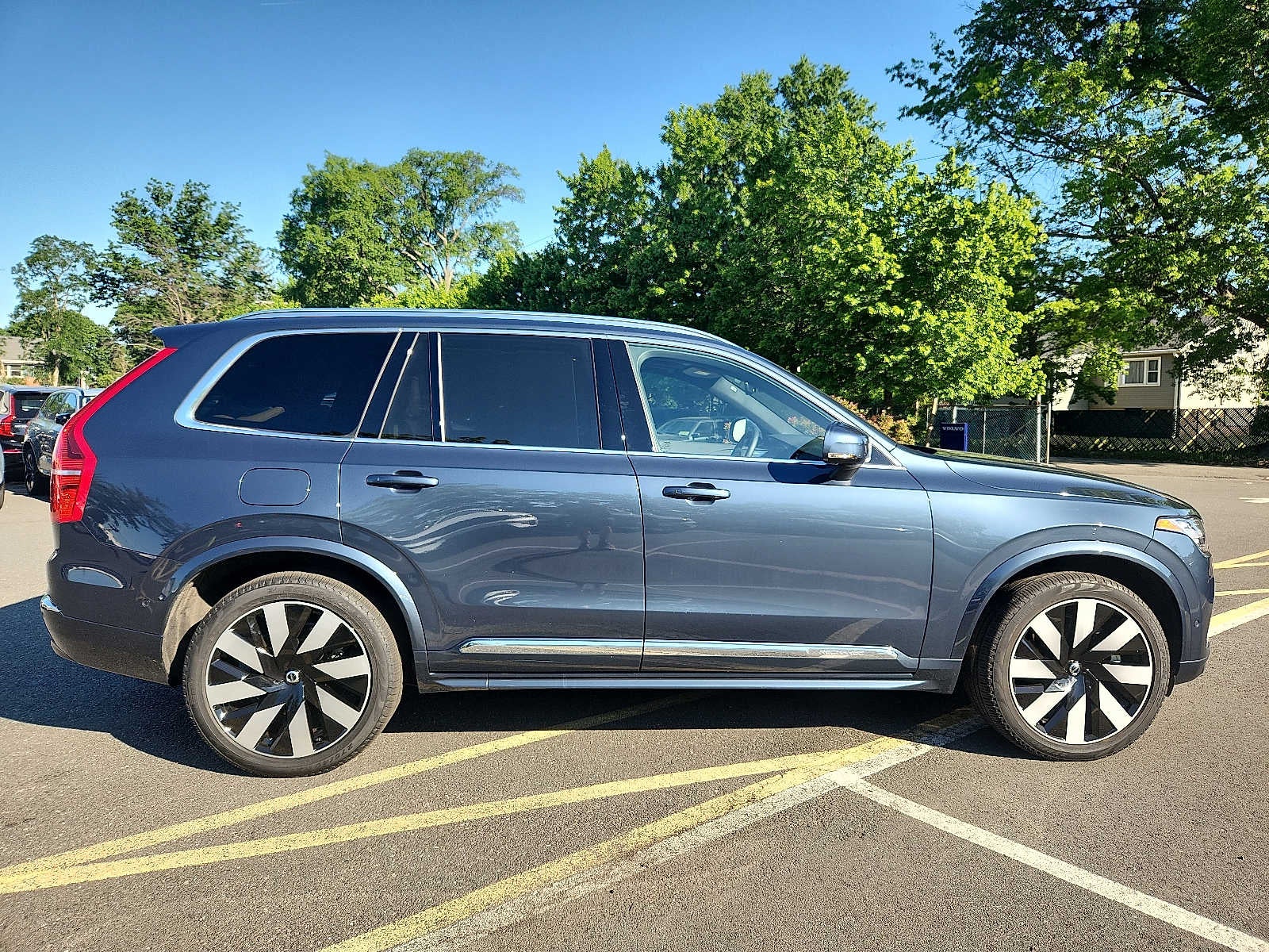 2023 Volvo XC90 Recharge Plug-In Hybrid Ultimate Bright Theme