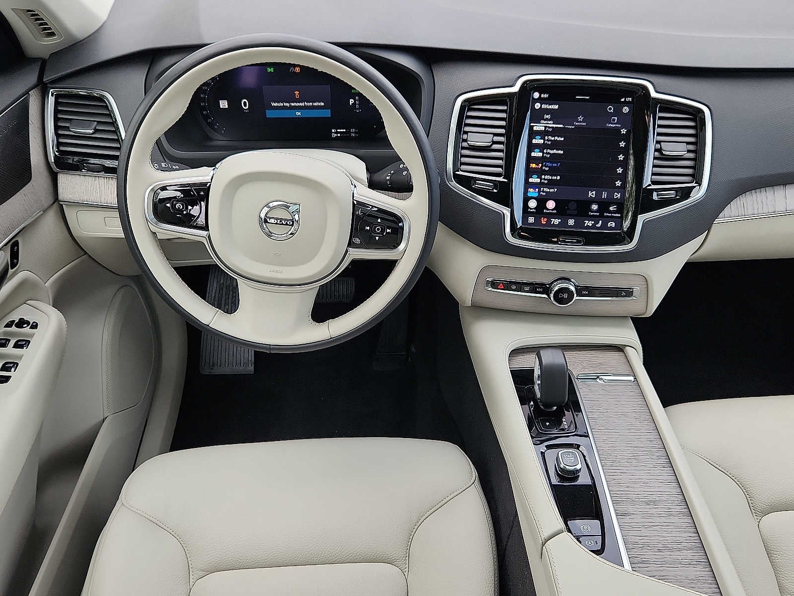2024 Volvo XC90 Recharge Plug-In Hybrid Plus Bright Theme