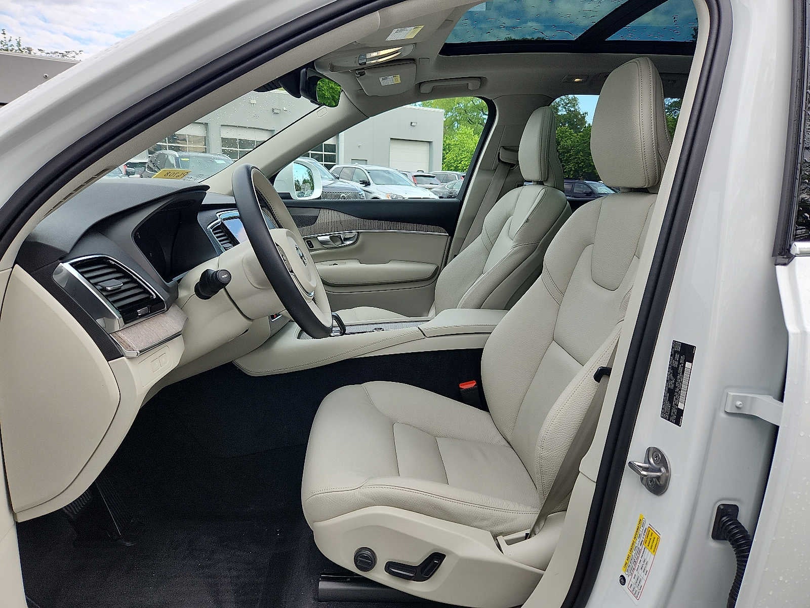 2024 Volvo XC90 Recharge Plug-In Hybrid Plus Bright Theme