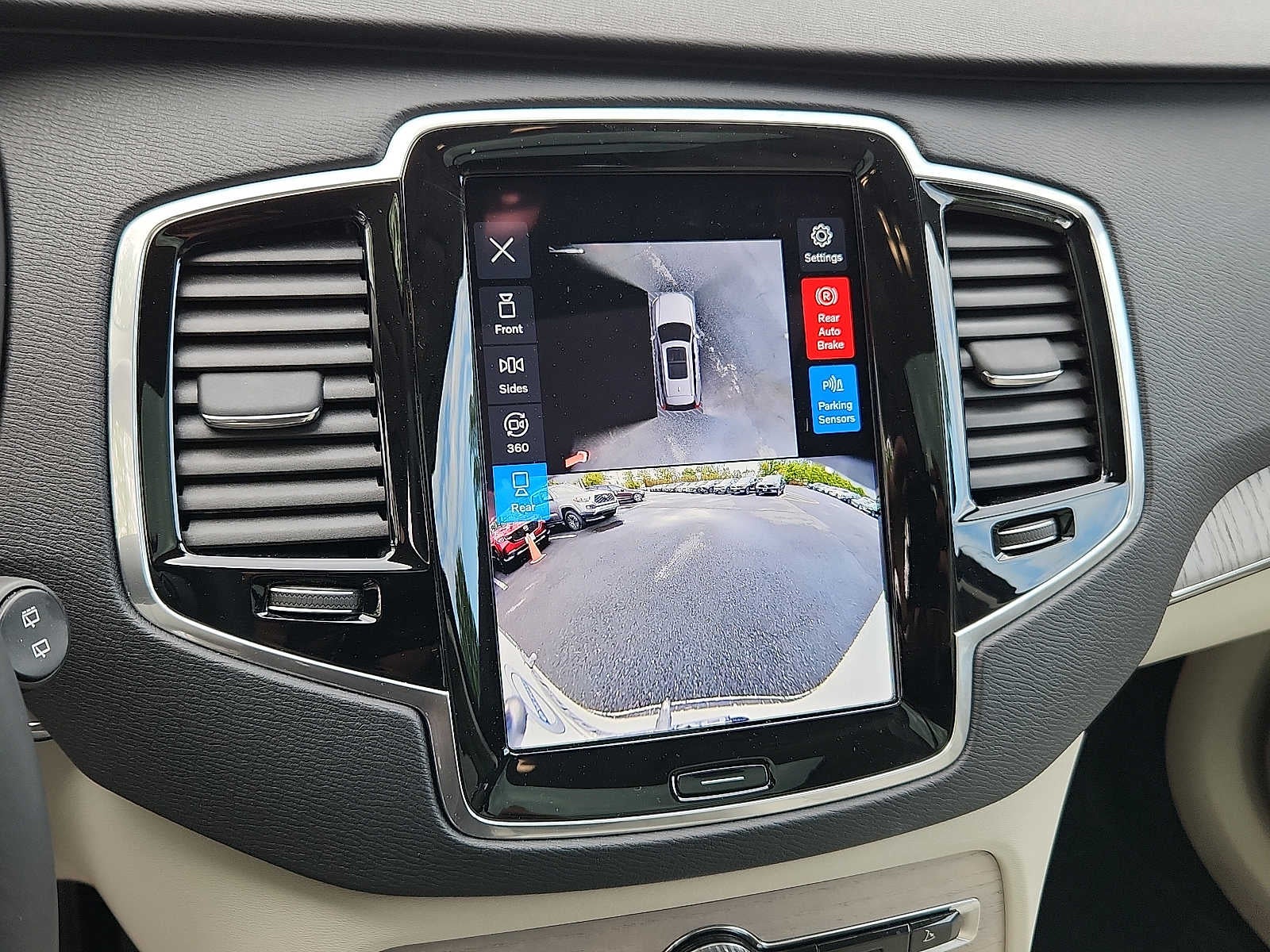 2024 Volvo XC90 Recharge Plug-In Hybrid Plus Bright Theme