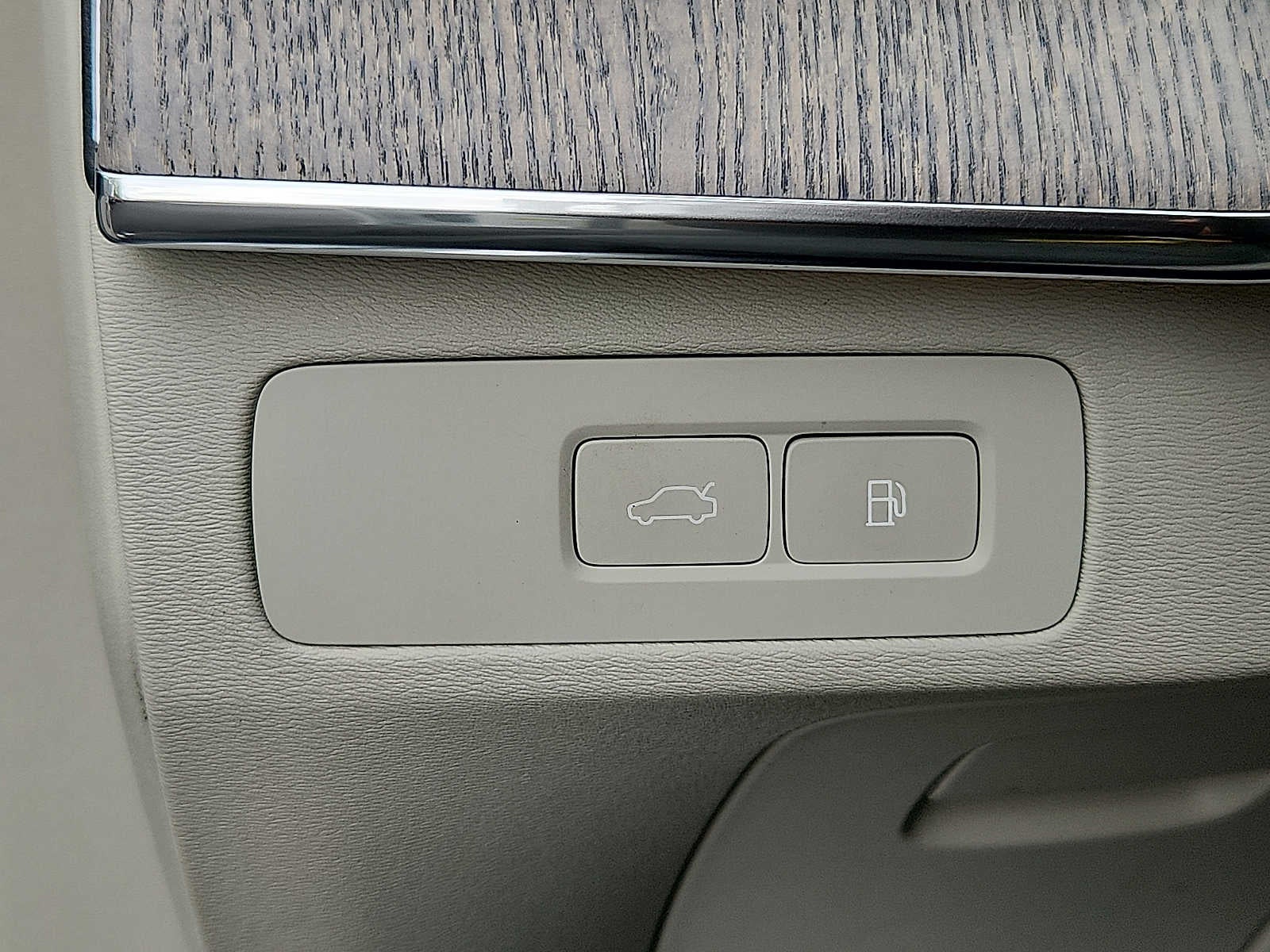 2024 Volvo XC90 Recharge Plug-In Hybrid Plus Bright Theme