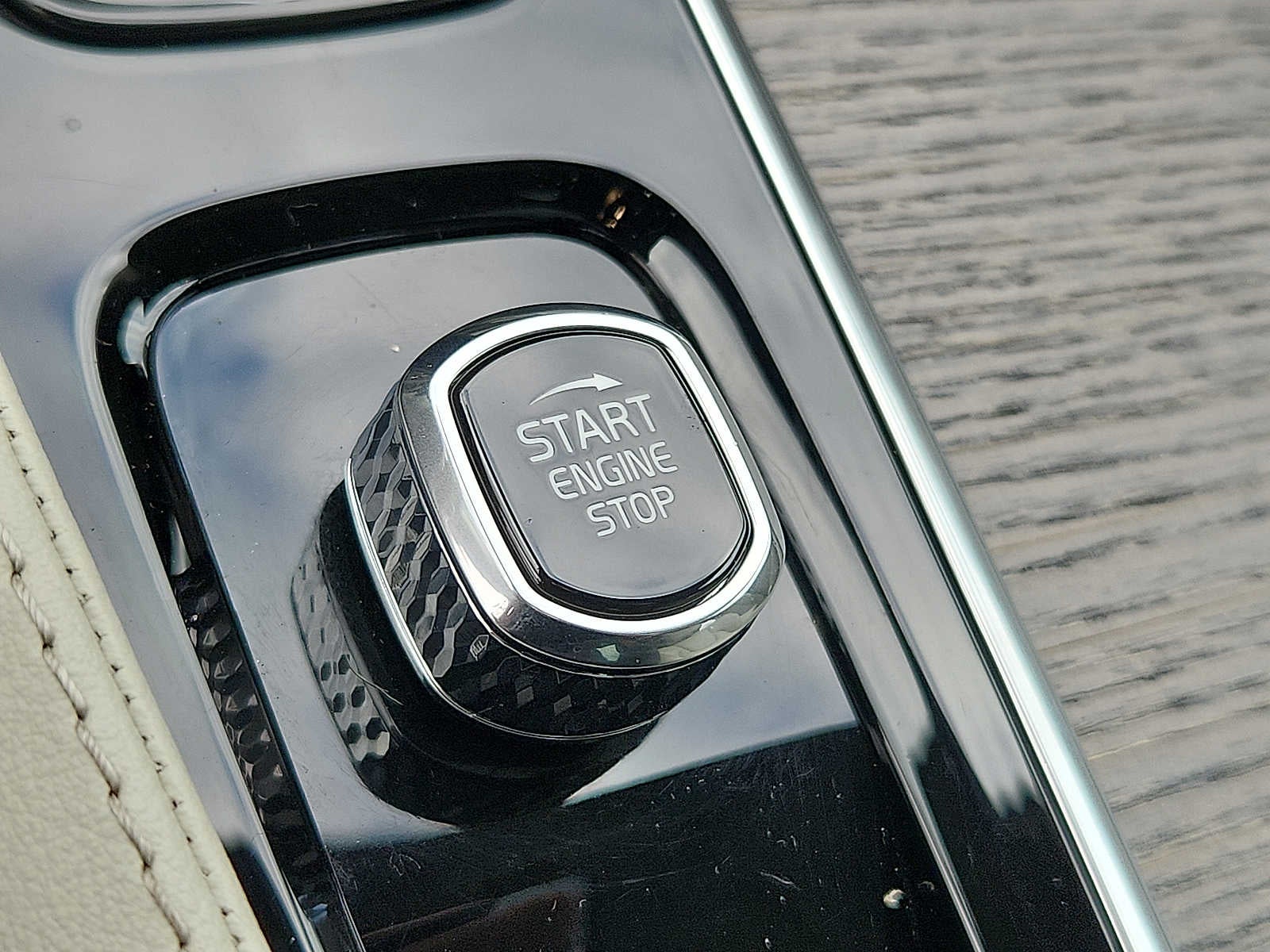 2024 Volvo XC90 Recharge Plug-In Hybrid Plus Bright Theme