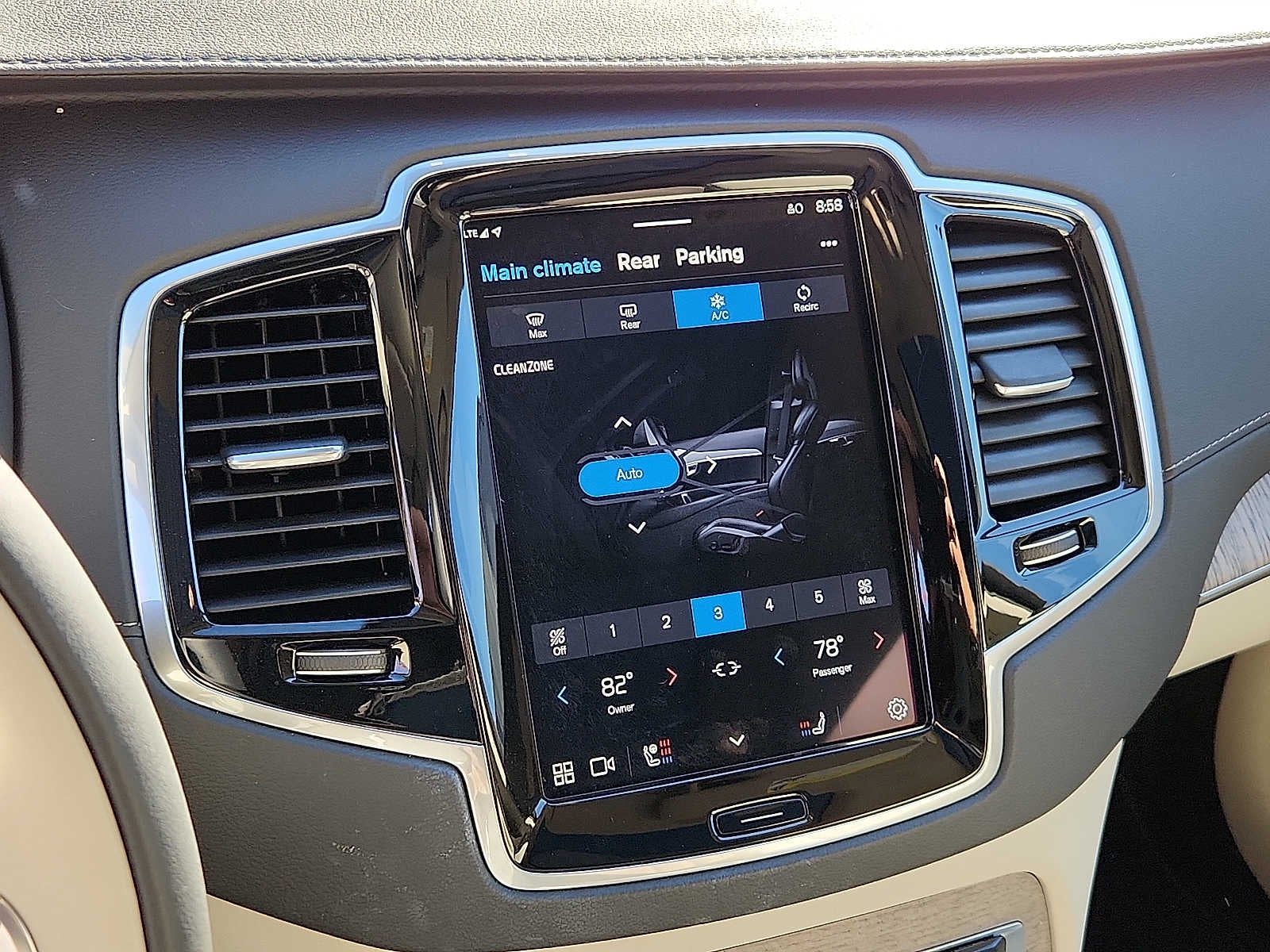 2024 Volvo XC90 Recharge Plug-In Hybrid Ultimate Bright Theme