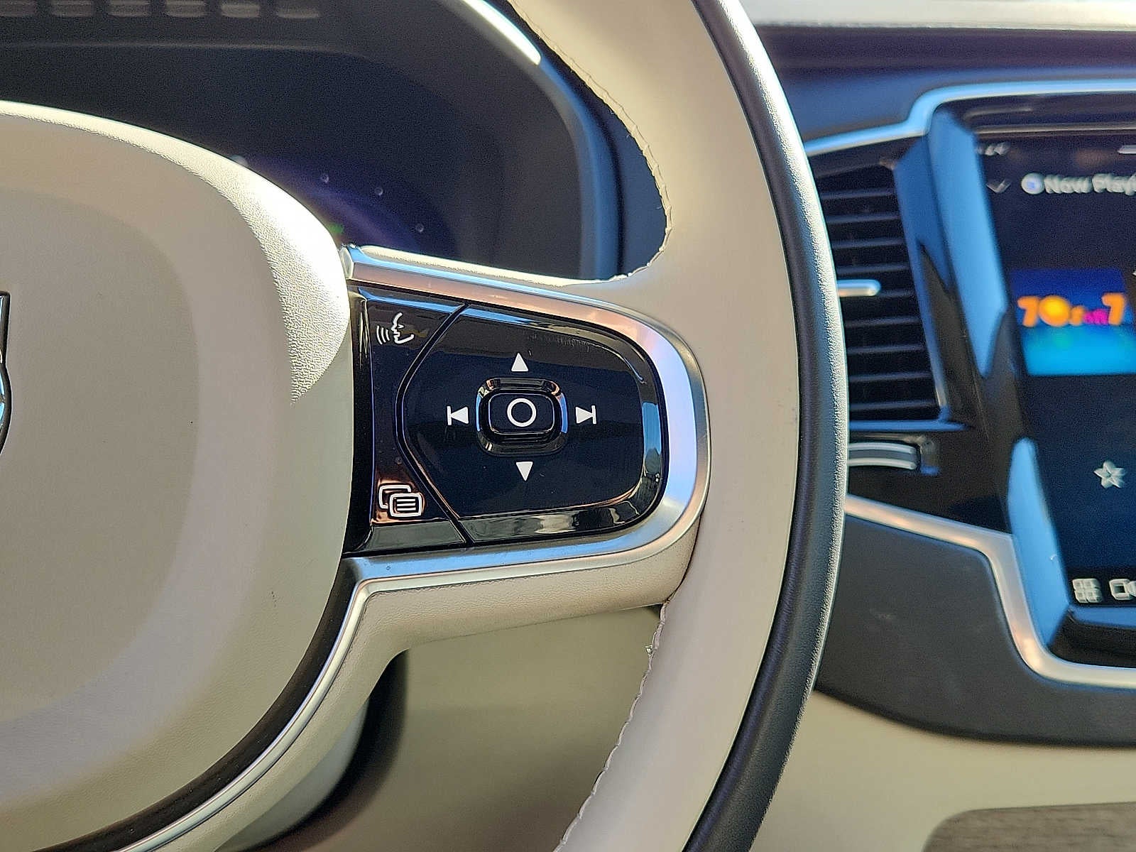 2024 Volvo XC90 Recharge Plug-In Hybrid Ultimate Bright Theme