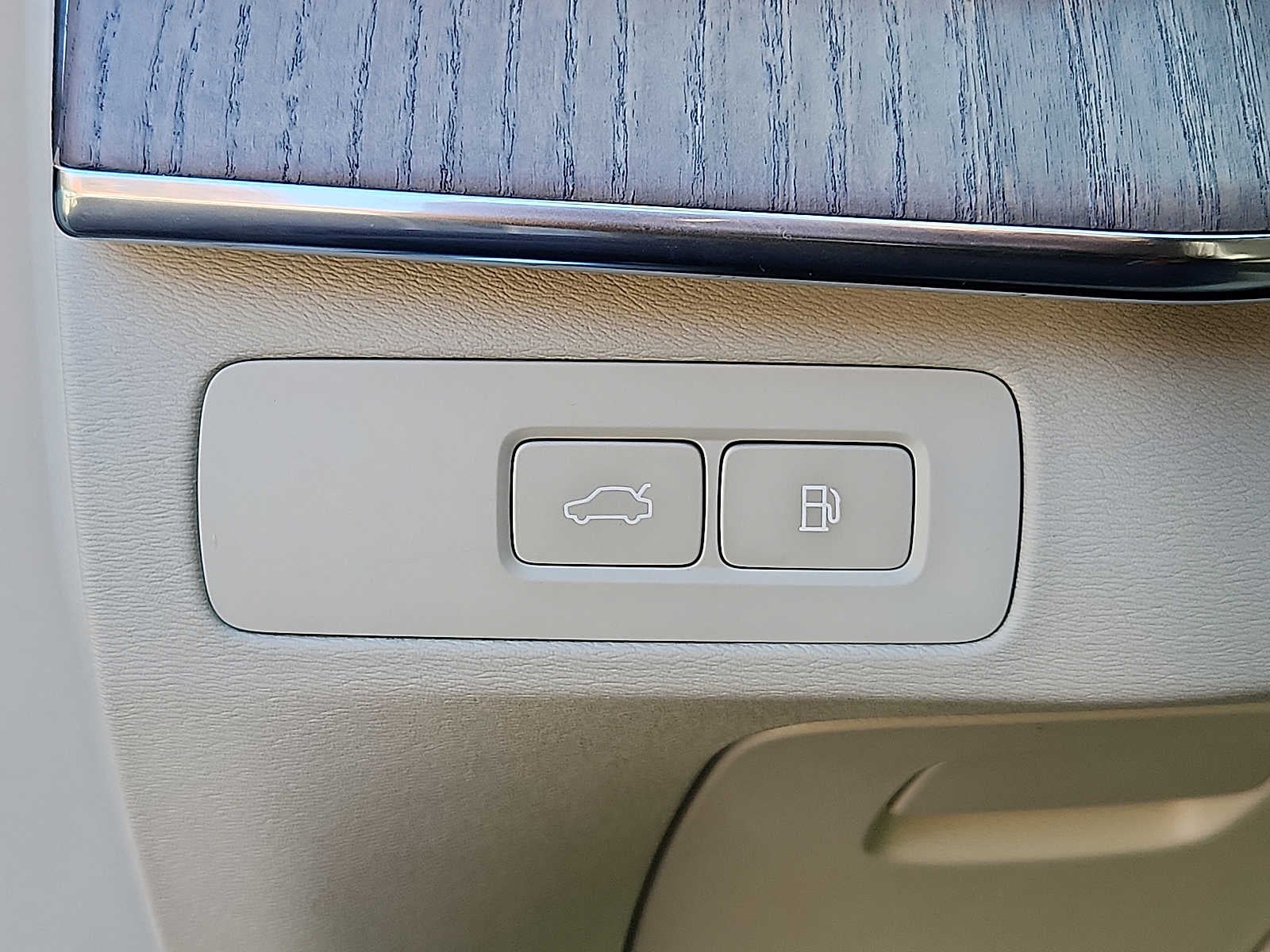 2024 Volvo XC90 Recharge Plug-In Hybrid Ultimate Bright Theme