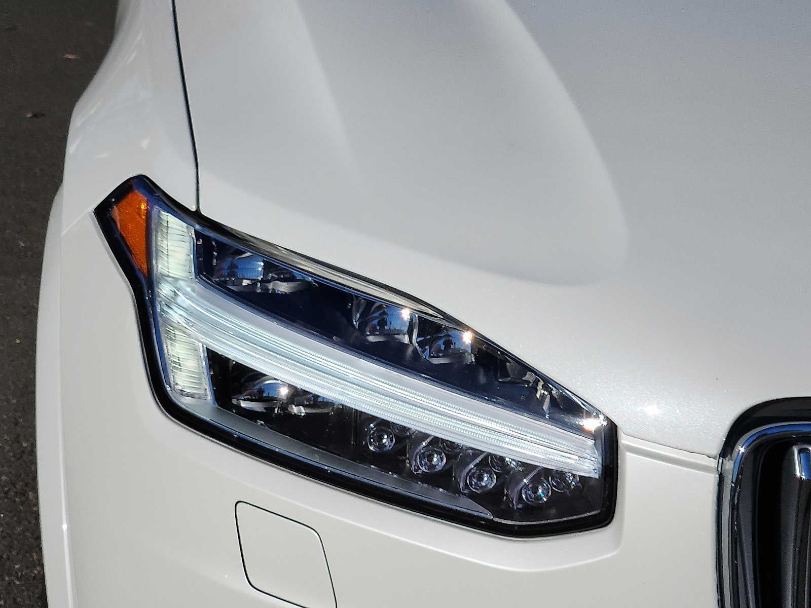 2024 Volvo XC90 Recharge Plug-In Hybrid Ultimate Bright Theme